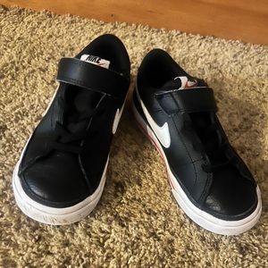 Nike, GUC kids tennis shoes